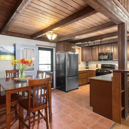 Summit Mountain Lodge And Steakhouse East Glacier Park Village Bagian luar foto