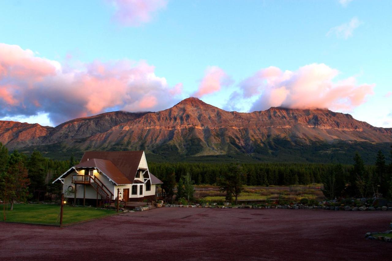Summit Mountain Lodge And Steakhouse East Glacier Park Village Bagian luar foto