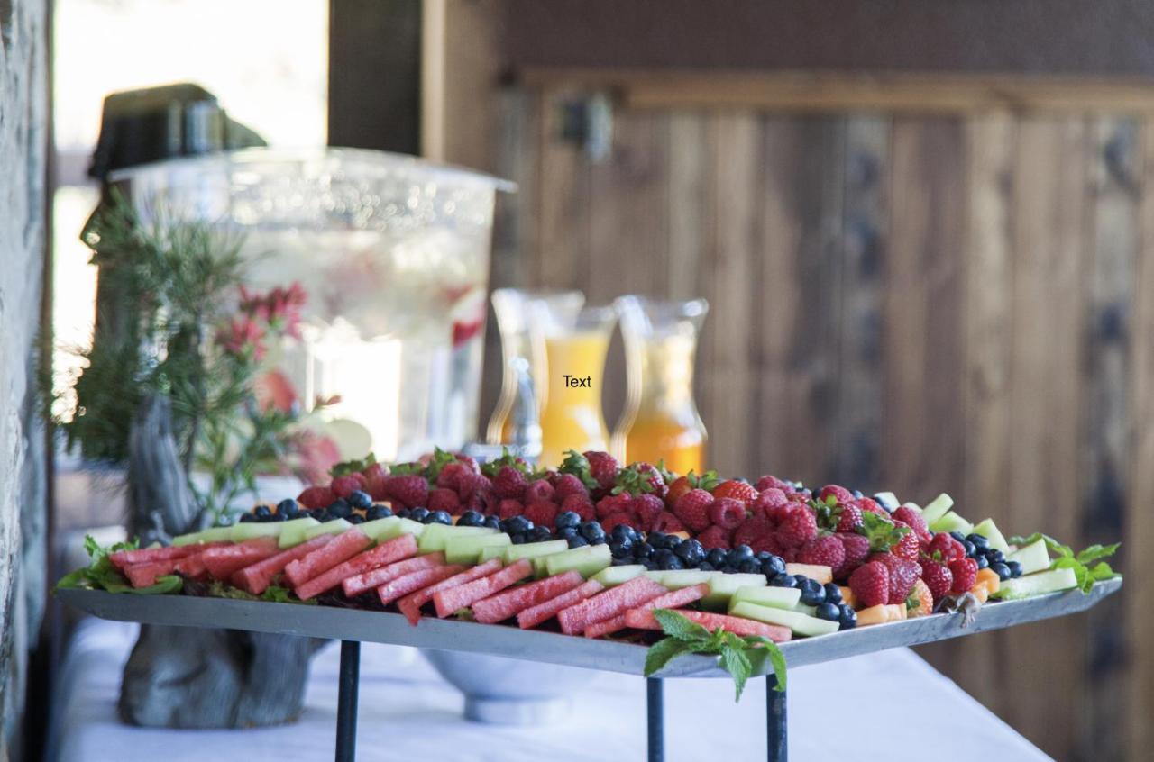 Summit Mountain Lodge And Steakhouse East Glacier Park Village Bagian luar foto