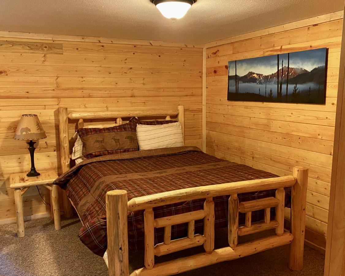 Summit Mountain Lodge And Steakhouse East Glacier Park Village Bagian luar foto
