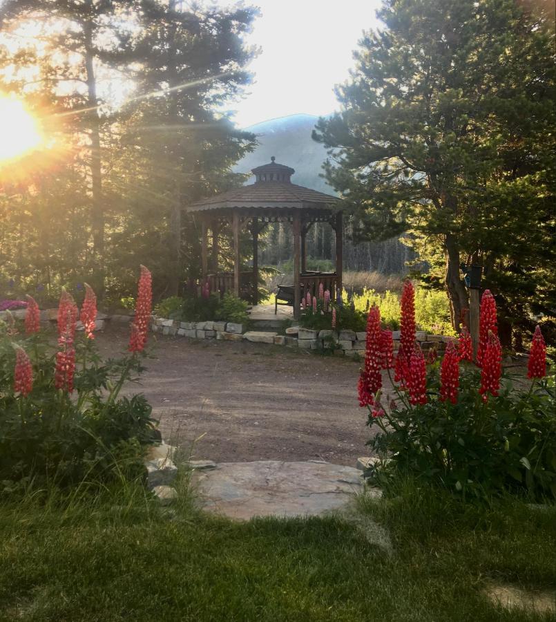 Summit Mountain Lodge And Steakhouse East Glacier Park Village Bagian luar foto