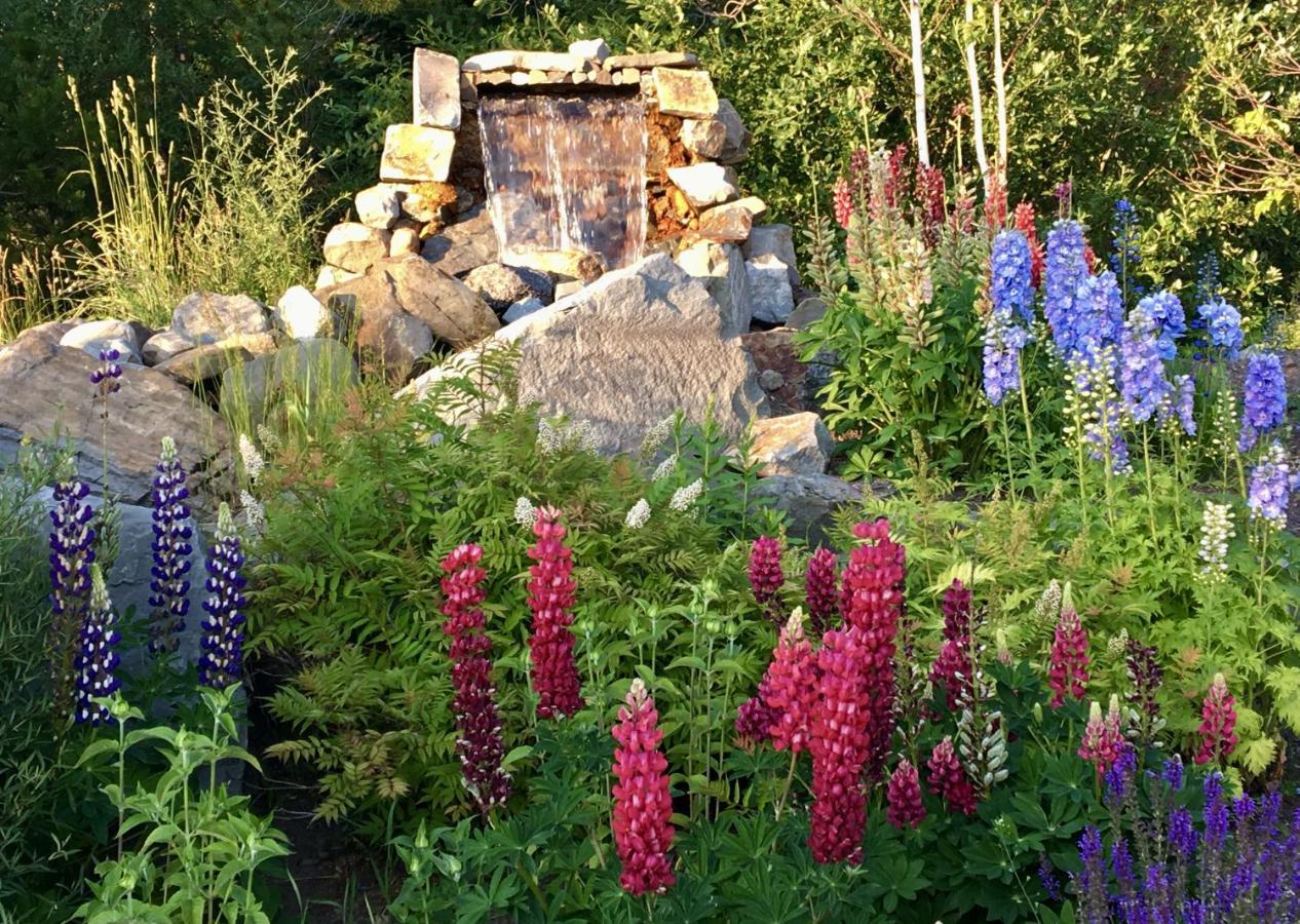 Summit Mountain Lodge And Steakhouse East Glacier Park Village Bagian luar foto