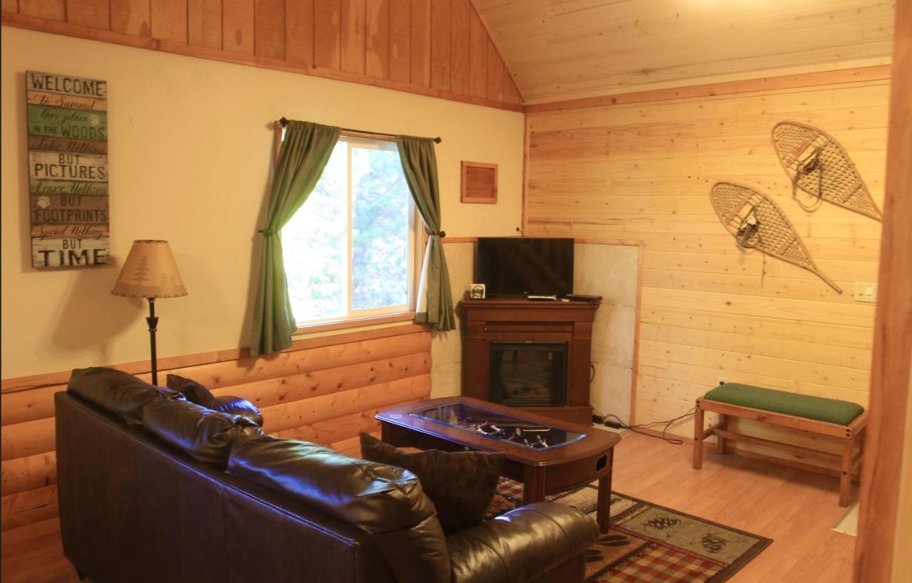 Summit Mountain Lodge And Steakhouse East Glacier Park Village Bagian luar foto