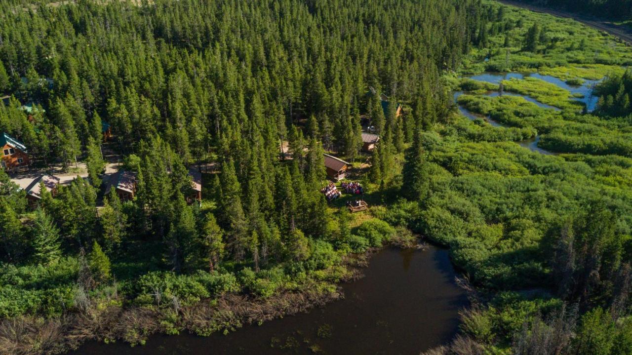 Summit Mountain Lodge And Steakhouse East Glacier Park Village Bagian luar foto