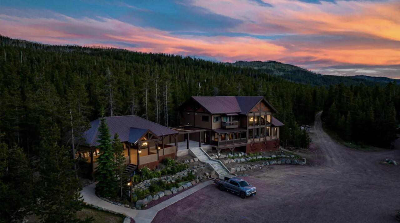 Summit Mountain Lodge And Steakhouse East Glacier Park Village Bagian luar foto