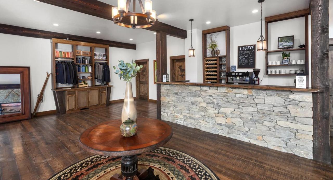 Summit Mountain Lodge And Steakhouse East Glacier Park Village Bagian luar foto