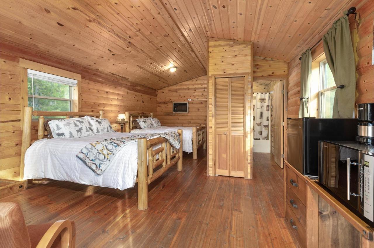 Summit Mountain Lodge And Steakhouse East Glacier Park Village Bagian luar foto