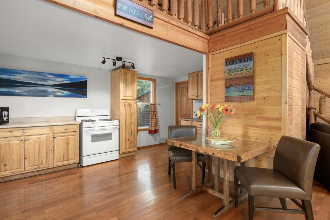 Summit Mountain Lodge And Steakhouse East Glacier Park Village Bagian luar foto