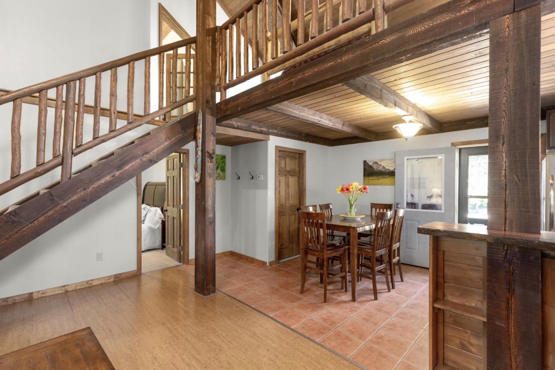 Summit Mountain Lodge And Steakhouse East Glacier Park Village Bagian luar foto