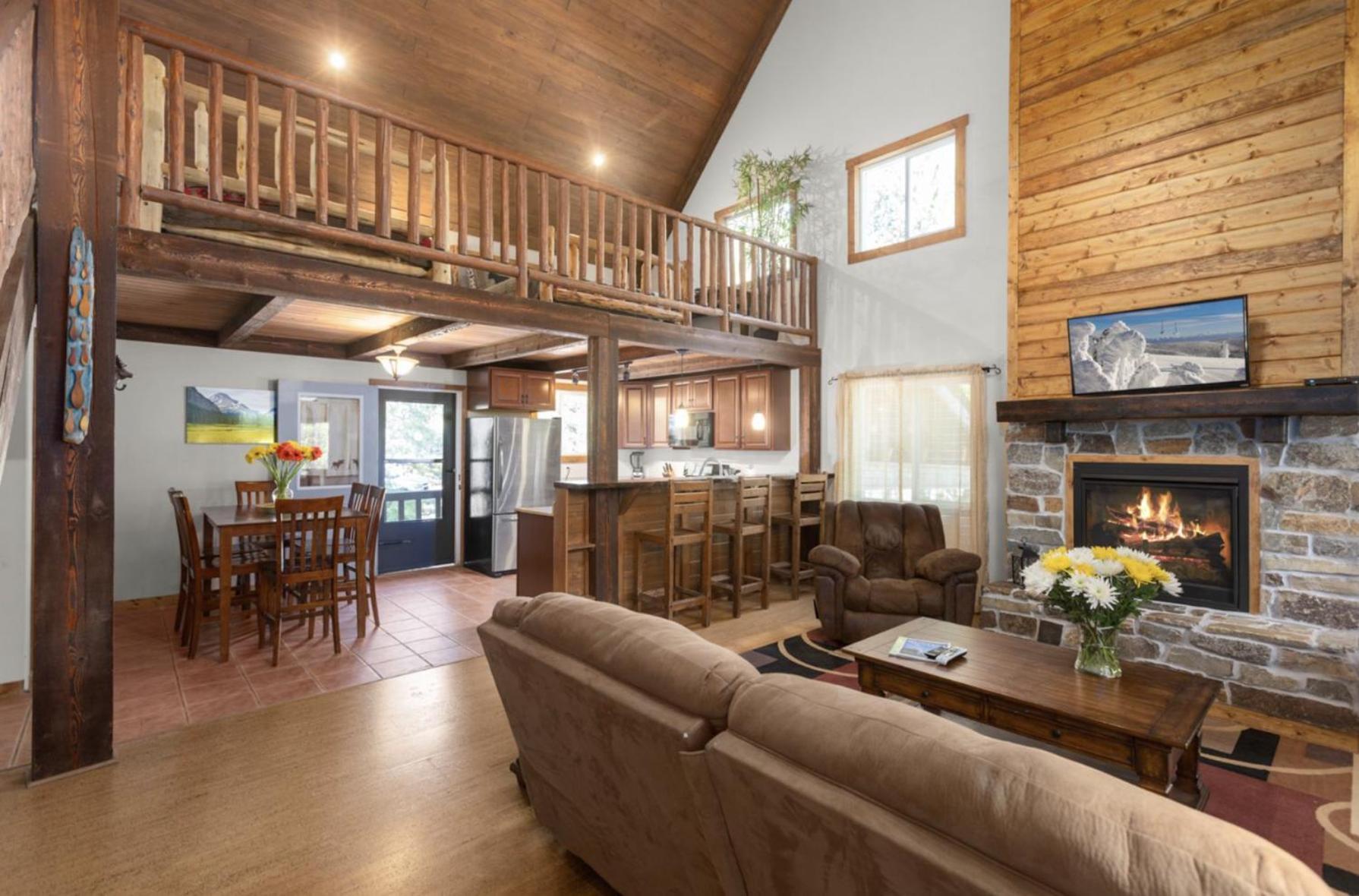 Summit Mountain Lodge And Steakhouse East Glacier Park Village Bagian luar foto
