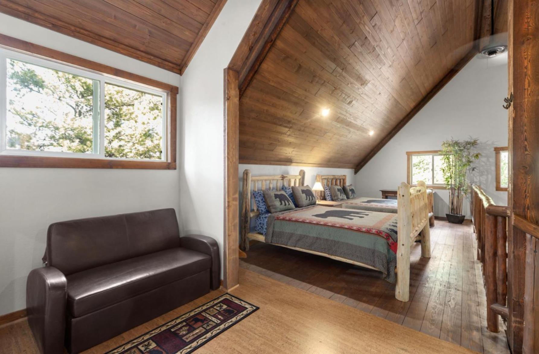 Summit Mountain Lodge And Steakhouse East Glacier Park Village Bagian luar foto