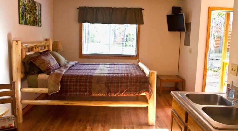 Summit Mountain Lodge And Steakhouse East Glacier Park Village Bagian luar foto